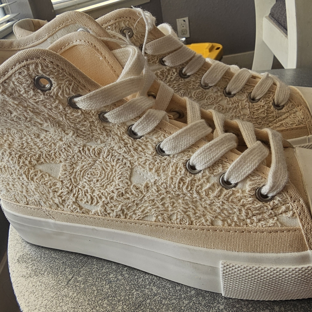 American Eagle Outfitters Beige High-Top Sneakers